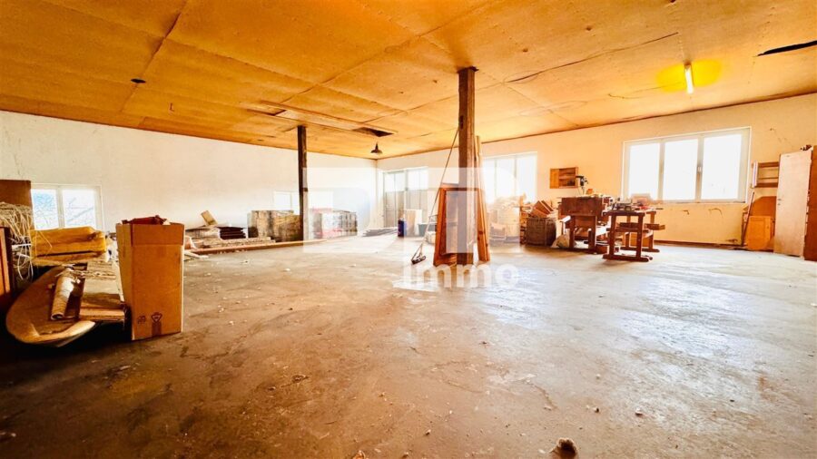 Laden-/Büro-/Lagerkomplex mit 300 m² Nutzfläche auf großem Grundstück und Parkflächen - OG Hauptfläche / Lager